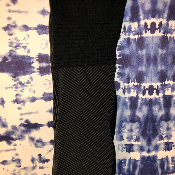 Nike capris - Picture 2 of 3